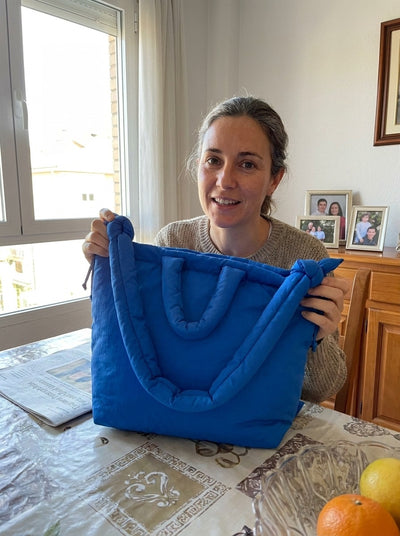 Cliente con el bolso tote acolchado nube - foto 6